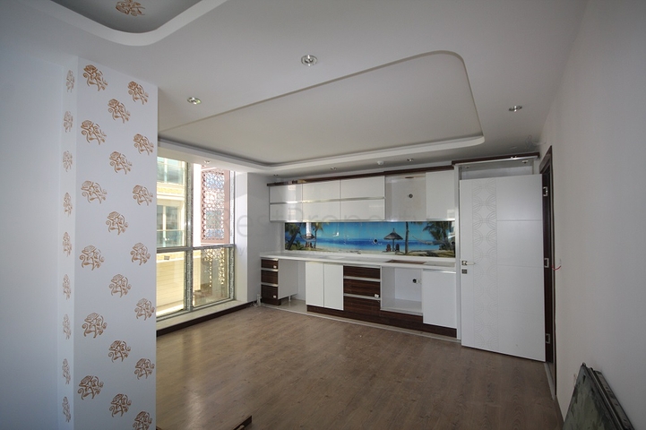 مشروع راقٍ في كونيالتي بجانب قناة بوكاي وبستان البرتقال في أنطاليا