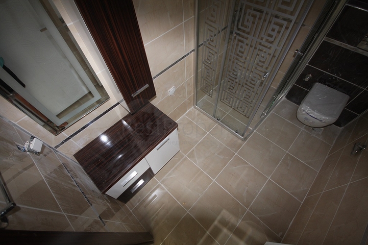 مشروع راقٍ في كونيالتي بجانب قناة بوكاي وبستان البرتقال في أنطاليا