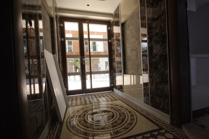 مشروع راقٍ في كونيالتي بجانب قناة بوكاي وبستان البرتقال في أنطاليا