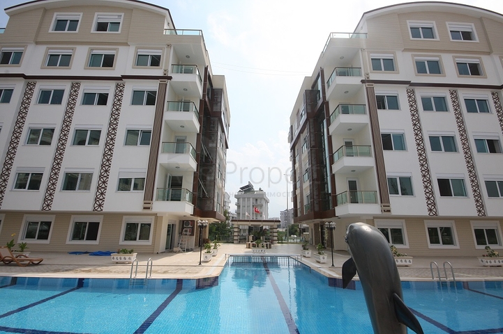 مشروع راقٍ في كونيالتي بجانب قناة بوكاي وبستان البرتقال في أنطاليا