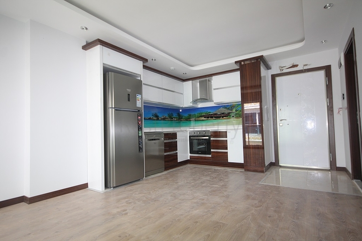 مشروع راقٍ في كونيالتي بجانب قناة بوكاي وبستان البرتقال في أنطاليا