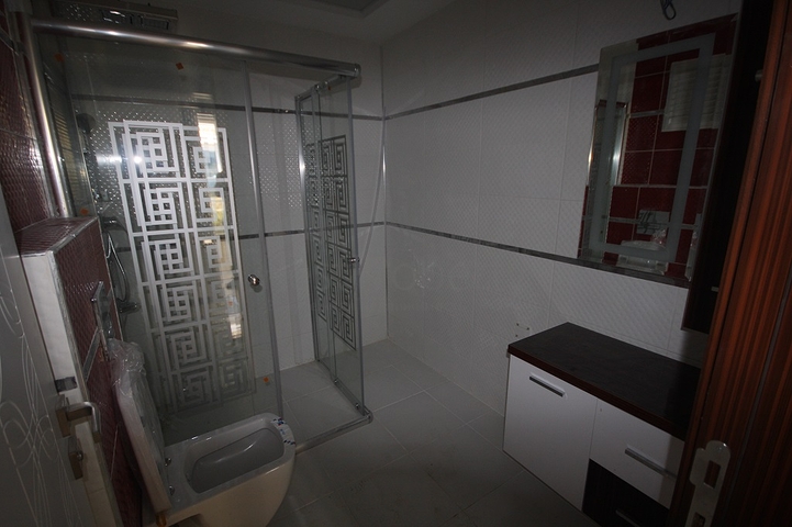 مشروع راقٍ في كونيالتي بجانب قناة بوكاي وبستان البرتقال في أنطاليا