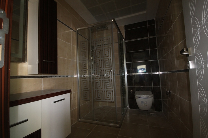 مشروع راقٍ في كونيالتي بجانب قناة بوكاي وبستان البرتقال في أنطاليا