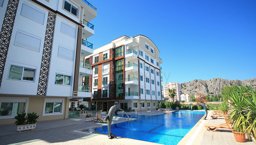 مشروع راقٍ في كونيالتي بجانب قناة بوكاي وبستان البرتقال في أنطاليا