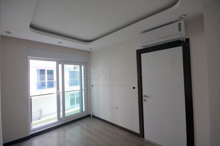 مشروع راقٍ في كونيالتي بجانب قناة بوكاي وبستان البرتقال في أنطاليا