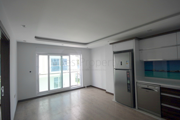 مشروع راقٍ في كونيالتي بجانب قناة بوكاي وبستان البرتقال في أنطاليا