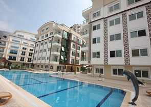 مشروع راقٍ في كونيالتي بجانب قناة بوكاي وبستان البرتقال في أنطاليا