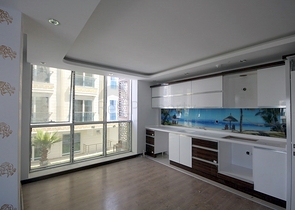 مشروع راقٍ في كونيالتي بجانب قناة بوكاي وبستان البرتقال في أنطاليا