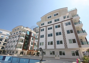 مشروع راقٍ في كونيالتي بجانب قناة بوكاي وبستان البرتقال في أنطاليا