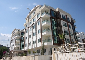 مشروع راقٍ في كونيالتي بجانب قناة بوكاي وبستان البرتقال في أنطاليا