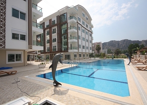 مشروع راقٍ في كونيالتي بجانب قناة بوكاي وبستان البرتقال في أنطاليا