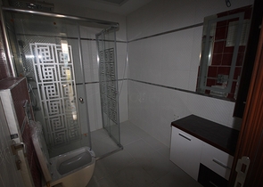 مشروع راقٍ في كونيالتي بجانب قناة بوكاي وبستان البرتقال في أنطاليا