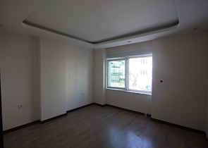 مشروع راقٍ في كونيالتي بجانب قناة بوكاي وبستان البرتقال في أنطاليا