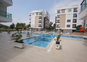 مشروع راقٍ في كونيالتي بجانب قناة بوكاي وبستان البرتقال في أنطاليا