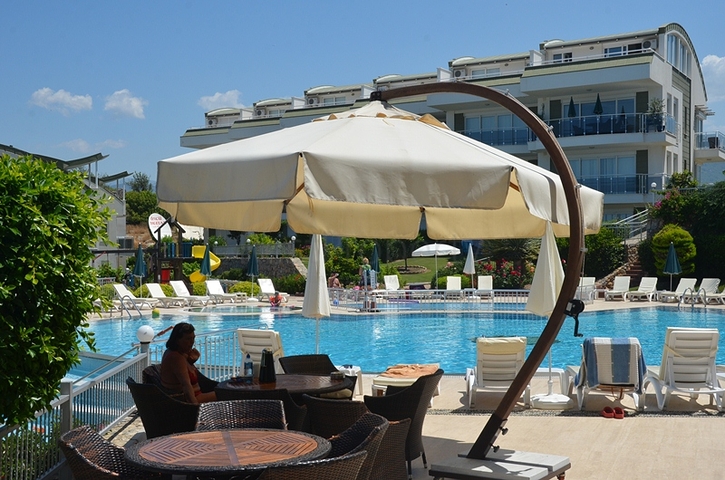 مجمع فاخر واطلالة بحرية ساحرة -بنتهاوس غرفتين وصالة في كوناكليه / الانيا 