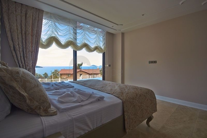 فيلا 4+1 مطلة على البحر في كالكان