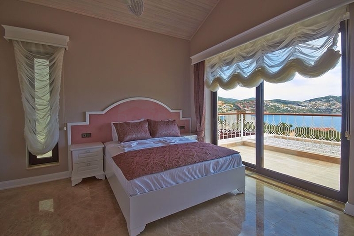 فيلا 4+1 مطلة على البحر في كالكان