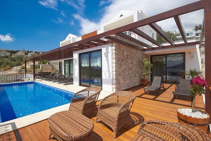 فيلا 4+1 مطلة على البحر في كالكان