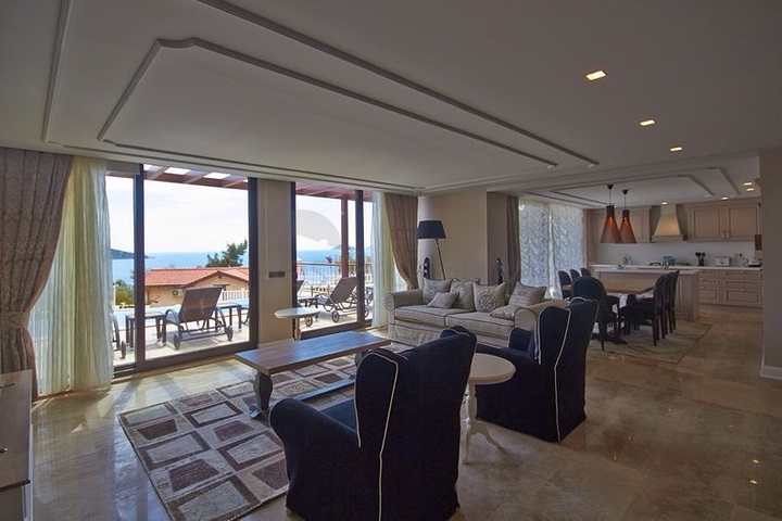 فيلا 4+1 مطلة على البحر في كالكان