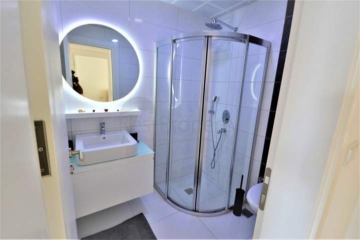 مشروع فاخر بالمراحل النهائية من البناء في منطقة محمودلار – ألانيا