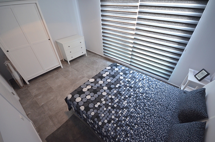 تصميم عصري وحديث - شقة غرفة وصالة مفروشة ضمن مجمع سكني في اوبا / الانيا 