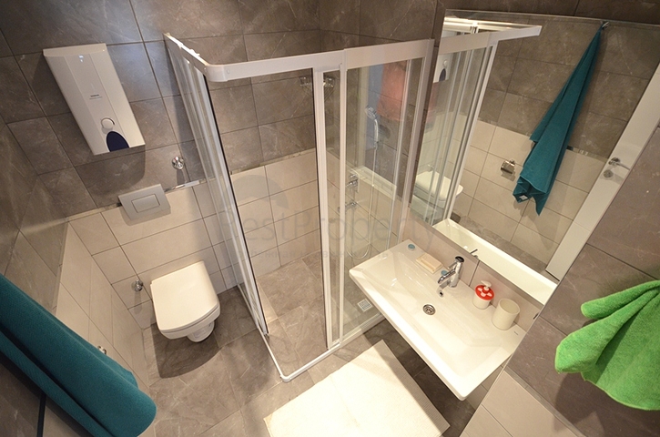 تصميم عصري وحديث - شقة غرفة وصالة مفروشة ضمن مجمع سكني في اوبا / الانيا 