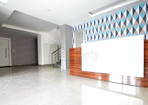 تصميم عصري وحديث - شقة غرفة وصالة مفروشة ضمن مجمع سكني في اوبا / الانيا 