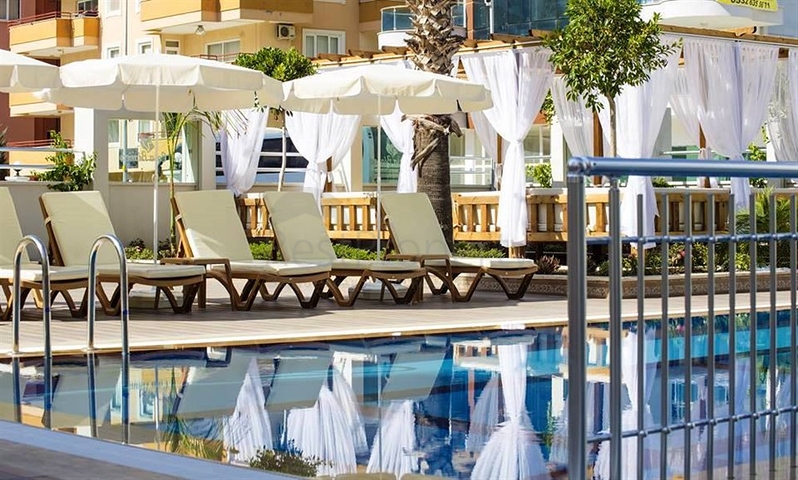 مشروع إستثماري حديث الإنشاء  في منطقة محمودلار – ألانيا