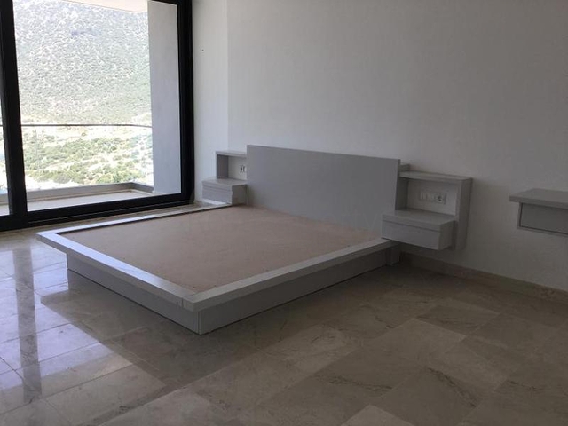 فيلا حديثة مطلة على البحر في كالكان