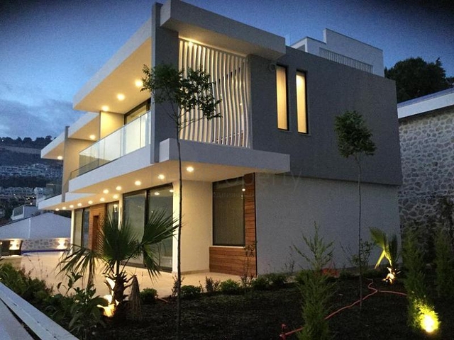 فيلا حديثة مطلة على البحر في كالكان