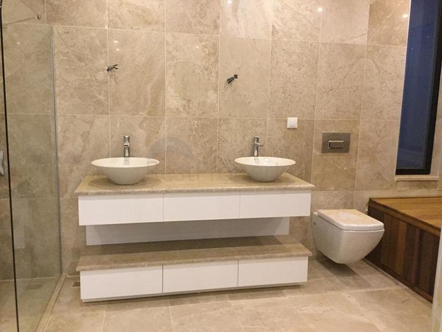 فيلا حديثة مطلة على البحر في كالكان