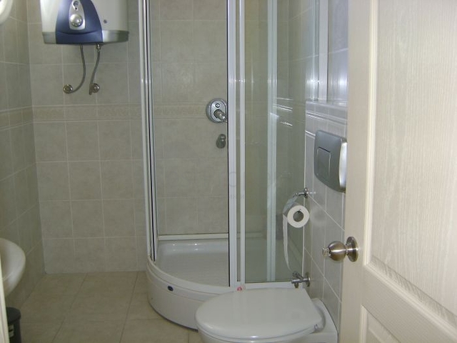 فيلا بيضاء ثلجية ذات تصميم راقي في بيليك