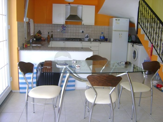 فيلا بيضاء ثلجية ذات تصميم راقي في بيليك