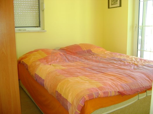 فيلا بيضاء ثلجية ذات تصميم راقي في بيليك