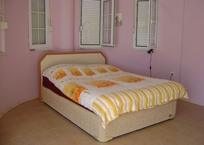 فيلا بيضاء ثلجية ذات تصميم راقي في بيليك