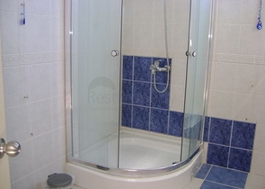 فيلا بيضاء ثلجية ذات تصميم راقي في بيليك