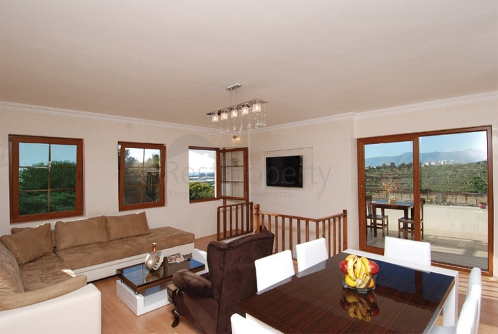 فيلا بتصميم رائع وموقع متميز 