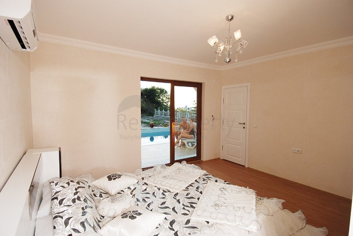 فيلا بتصميم رائع وموقع متميز 