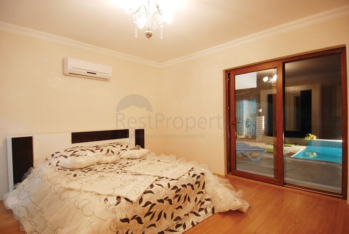 فيلا بتصميم رائع وموقع متميز 