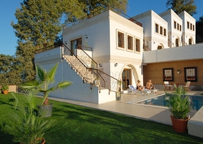 فيلا بتصميم رائع وموقع متميز 