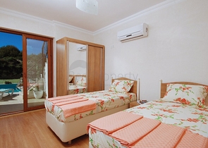 فيلا بتصميم رائع وموقع متميز 