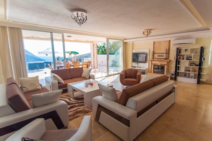 فيلا فاخرة بإطلالة خلابة على البحر في منطقة كالكان – تركيا 