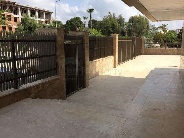 فيلا ضخمة في انطاليا 