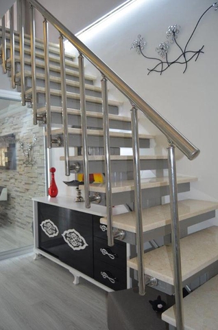 شقة بنتهاوس فاخرة مفروشة في وسط شارع بربروس من منطقة محمودلار – ألانيا