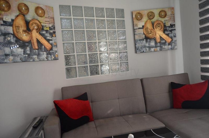 شقة بنتهاوس فاخرة مفروشة في وسط شارع بربروس من منطقة محمودلار – ألانيا