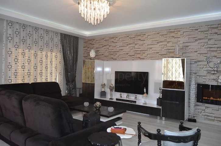 شقة بنتهاوس فاخرة مفروشة في وسط شارع بربروس من منطقة محمودلار – ألانيا