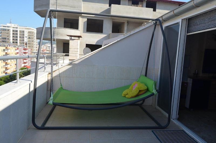 شقة بنتهاوس فاخرة مفروشة في وسط شارع بربروس من منطقة محمودلار – ألانيا