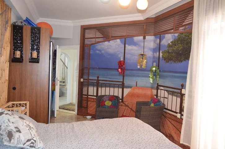 شقة بنتهاوس فاخرة مفروشة في وسط شارع بربروس من منطقة محمودلار – ألانيا