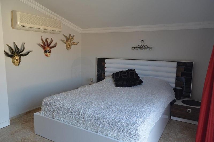 شقة بنتهاوس فاخرة مفروشة في وسط شارع بربروس من منطقة محمودلار – ألانيا