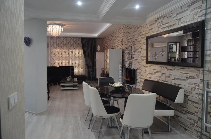 شقة بنتهاوس فاخرة مفروشة في وسط شارع بربروس من منطقة محمودلار – ألانيا